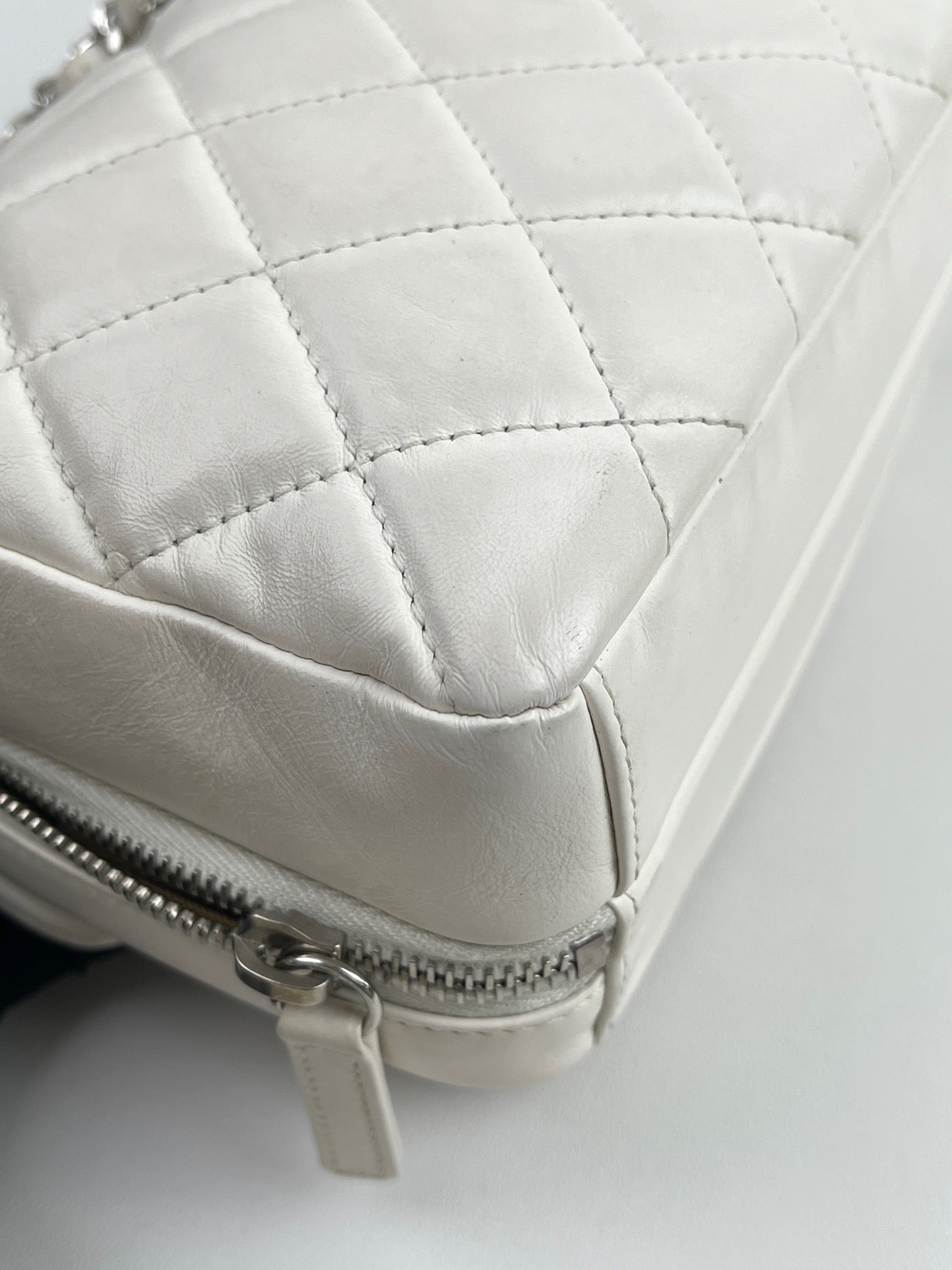 Chanel - Other - Leather - White - (mini)