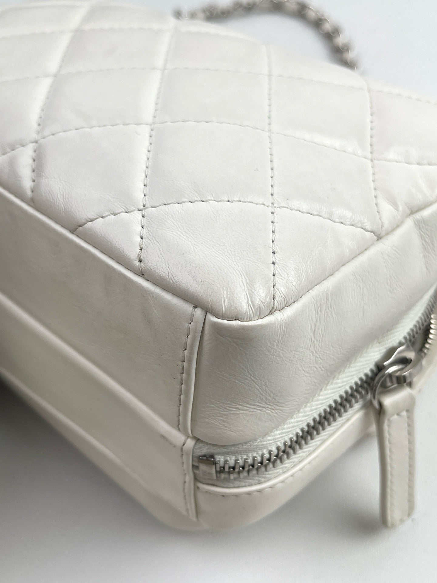 Chanel - Other - Leather - White - (mini)