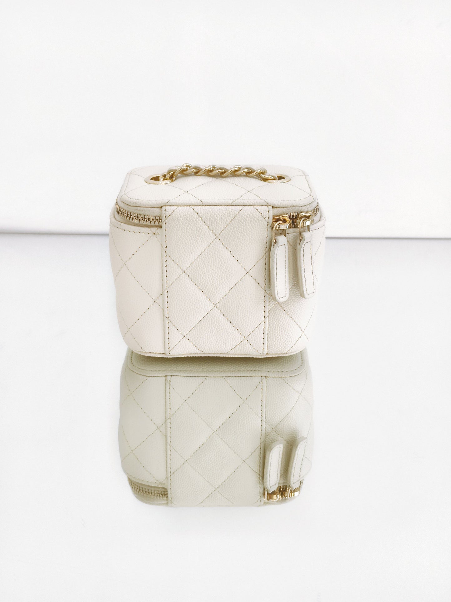 Chanel - Other - Leather - White - (mini)