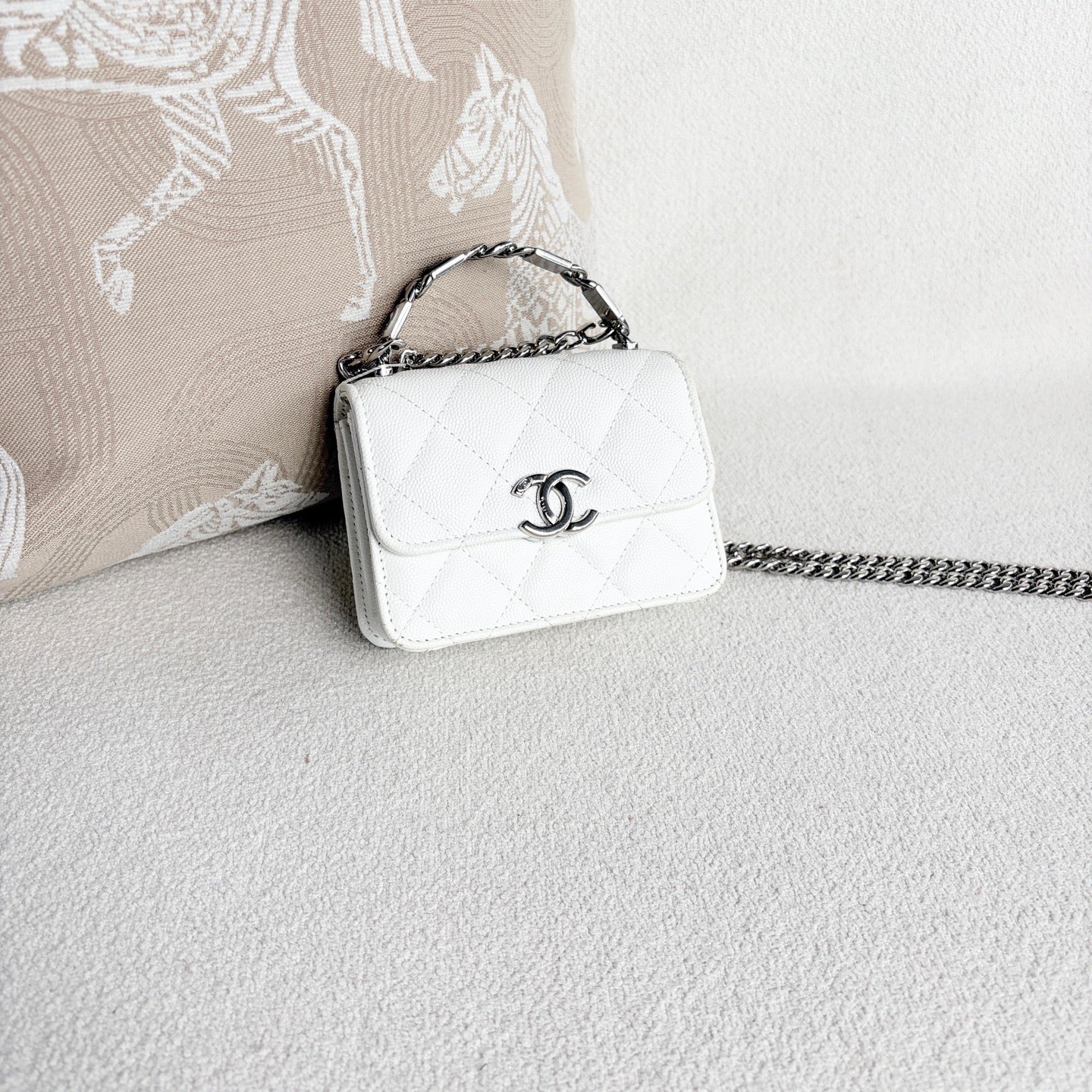 Chanel - Other - Leather - White - (mini)