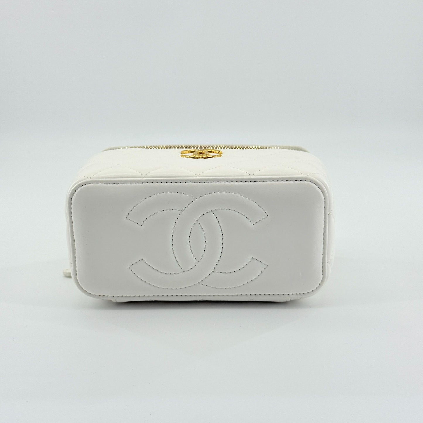 Chanel - Other - Leather - White - (mini)
