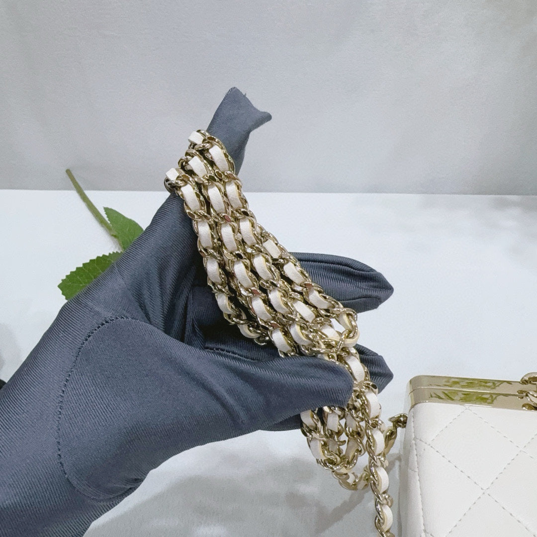 Chanel - Other - Leather - White - (mini)