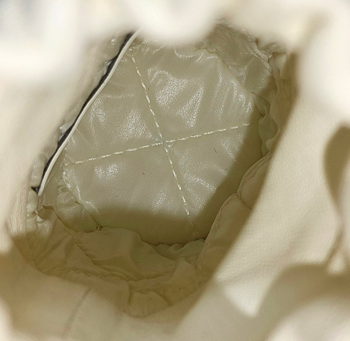 Chanel - Other - Leather - White - (mini)