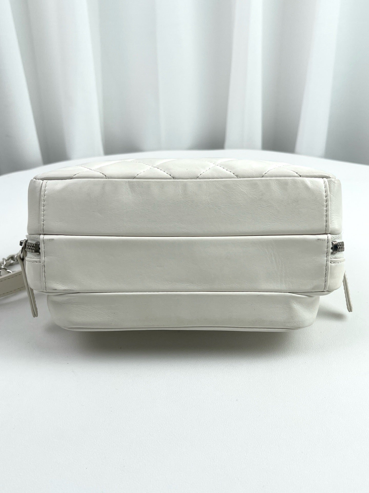 Chanel - Other - Leather - White - (mini)