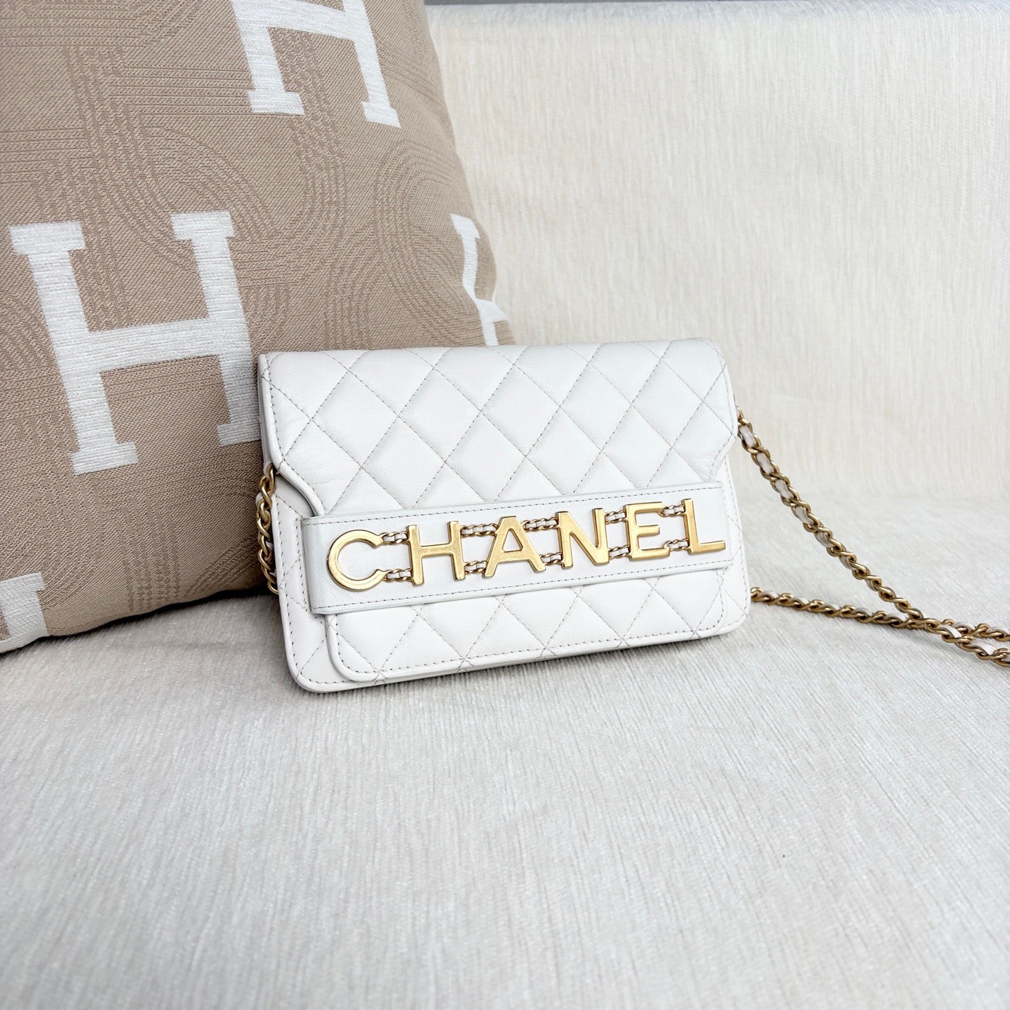 Chanel - Other - Leather - White - (mini)