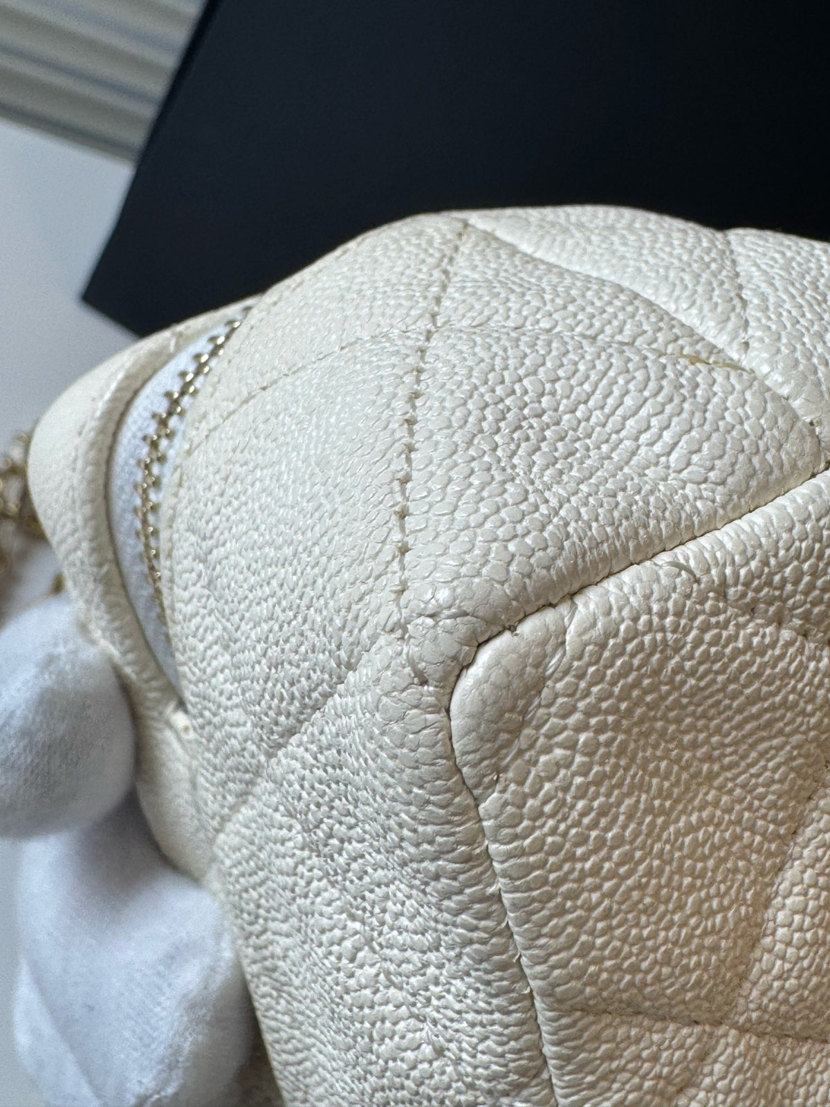 Chanel - Other - Leather - White - (mini)