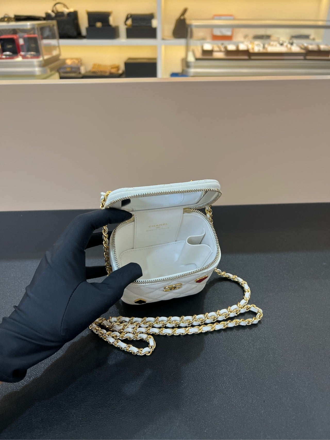 Chanel - Other - Leather - White - (mini)