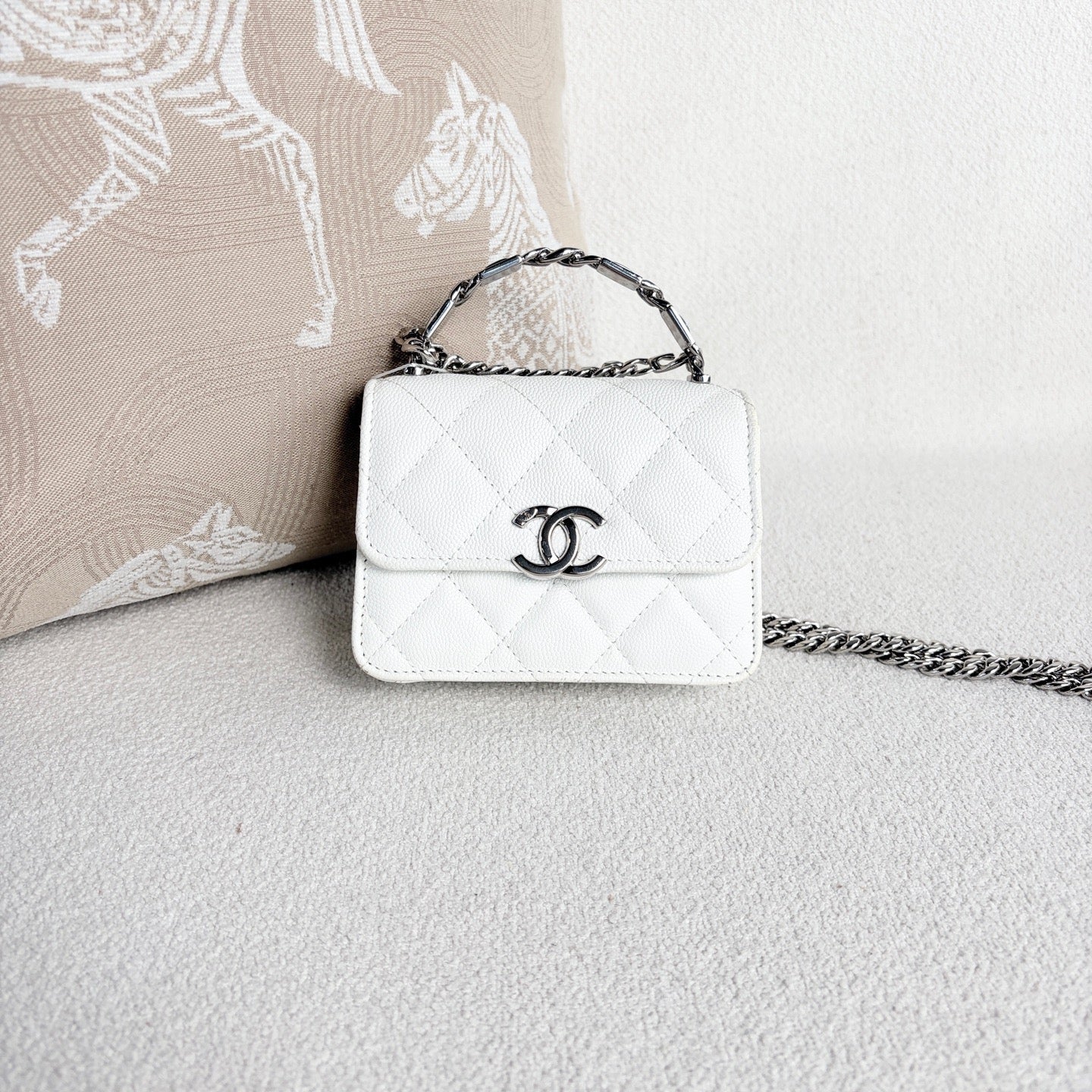 Chanel - Other - Leather - White - (mini)