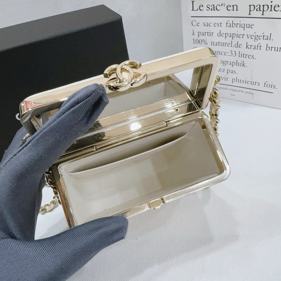 Chanel - Other - Leather - White - (mini)