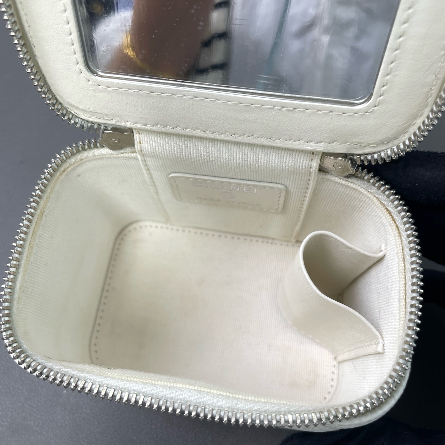 Chanel - Other - Leather - White - (mini)