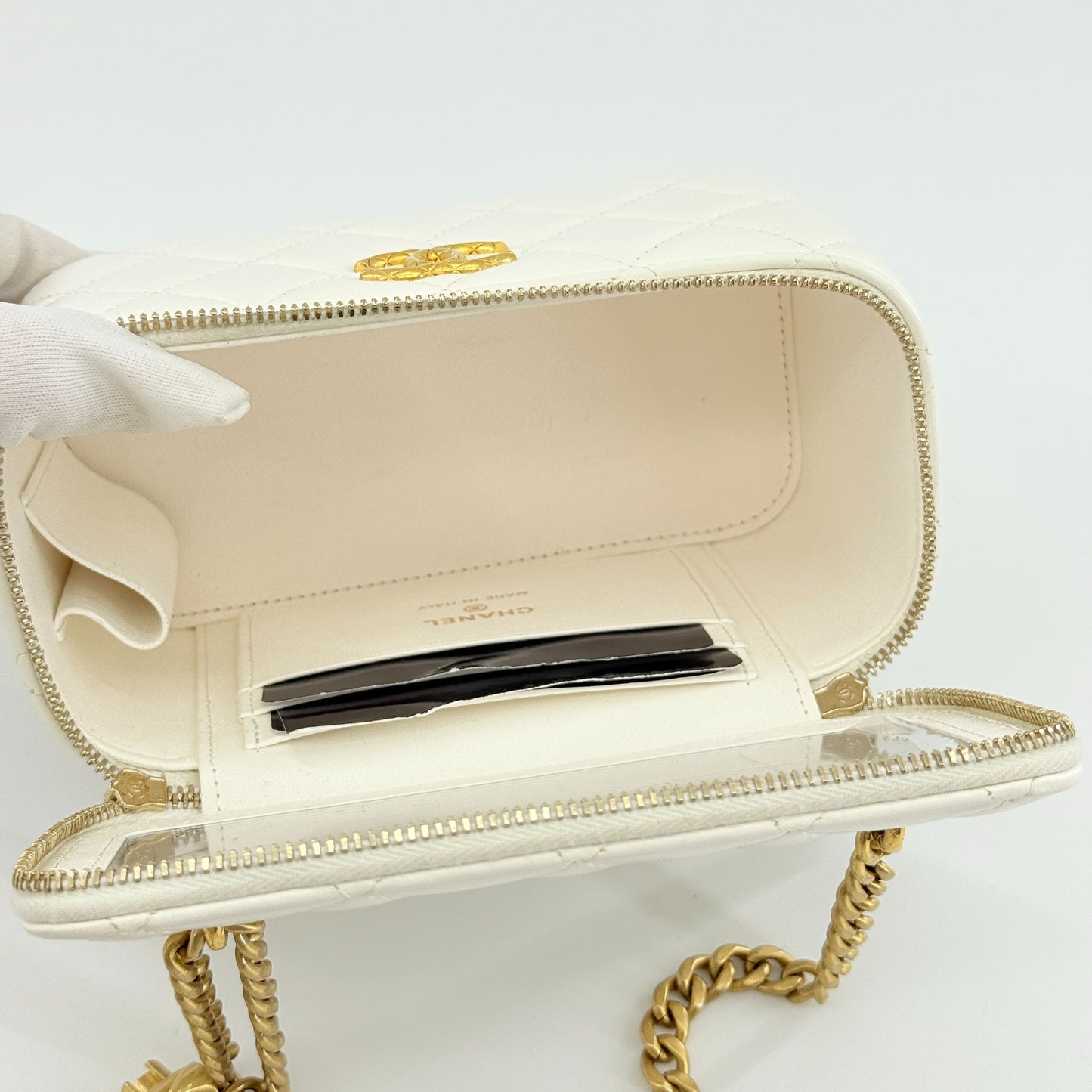 Chanel - Other - Leather - White - (mini)