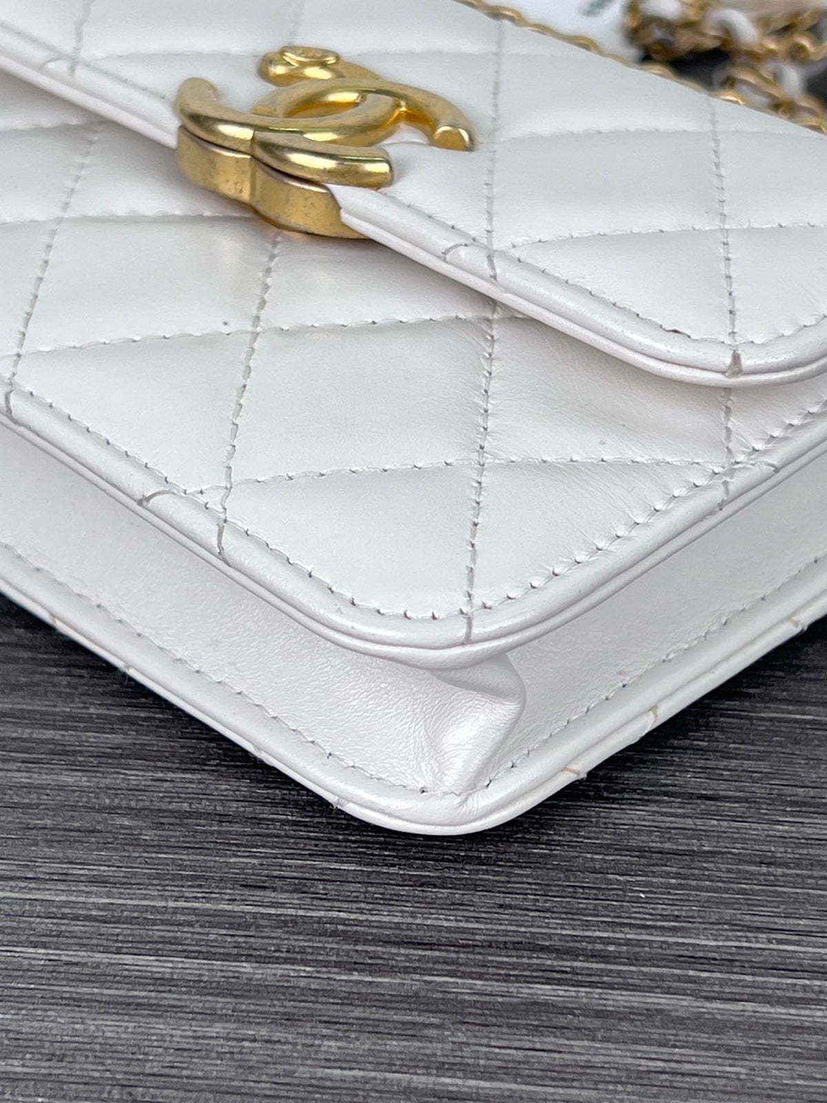 Chanel - Other - Leather - White - (mini)