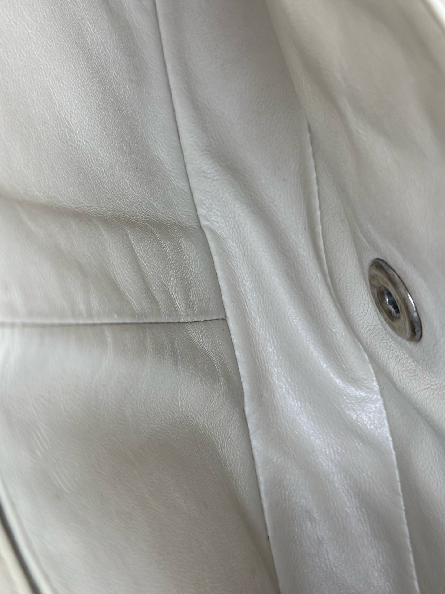 Chanel - Other - Leather - White - (mini)