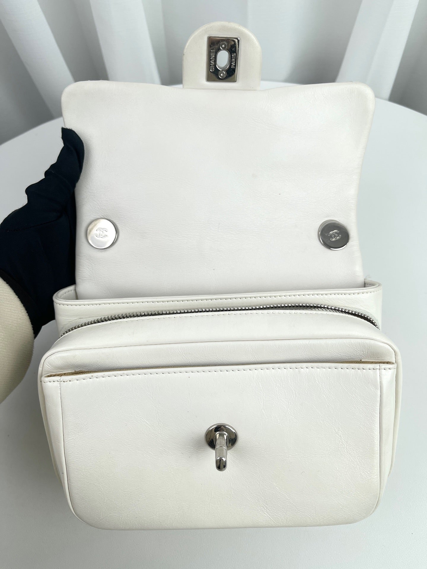 Chanel - Other - Leather - White - (mini)
