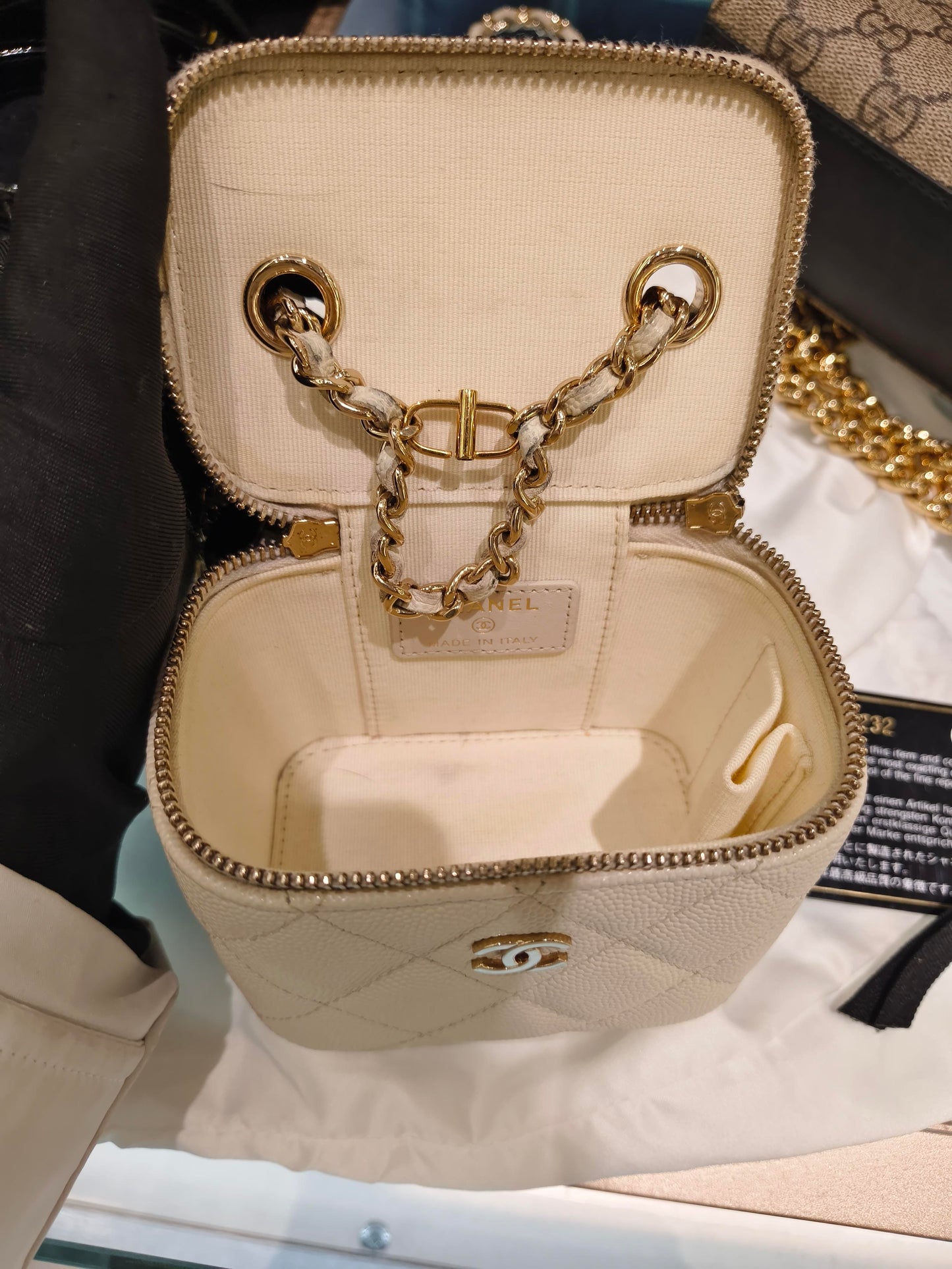 Chanel - Other - Leather - White - (mini)