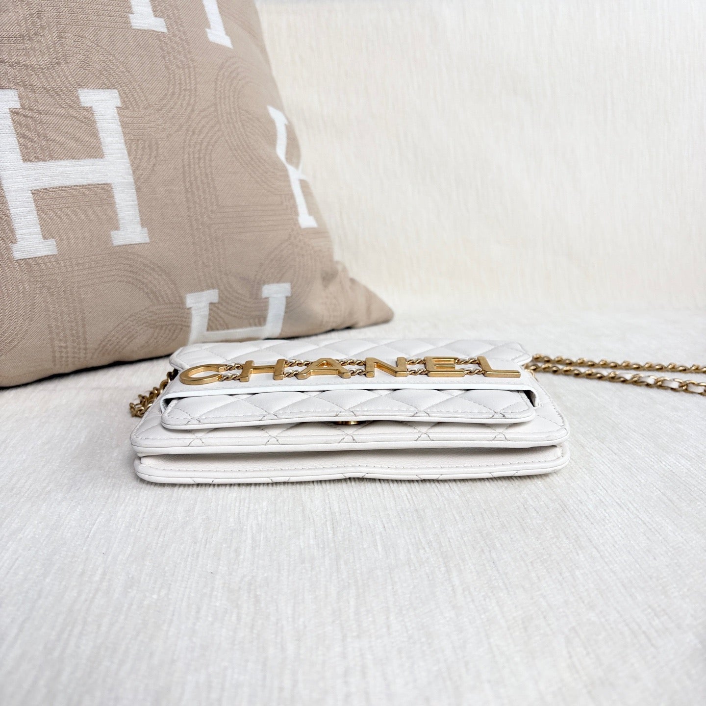 Chanel - Other - Leather - White - (mini)
