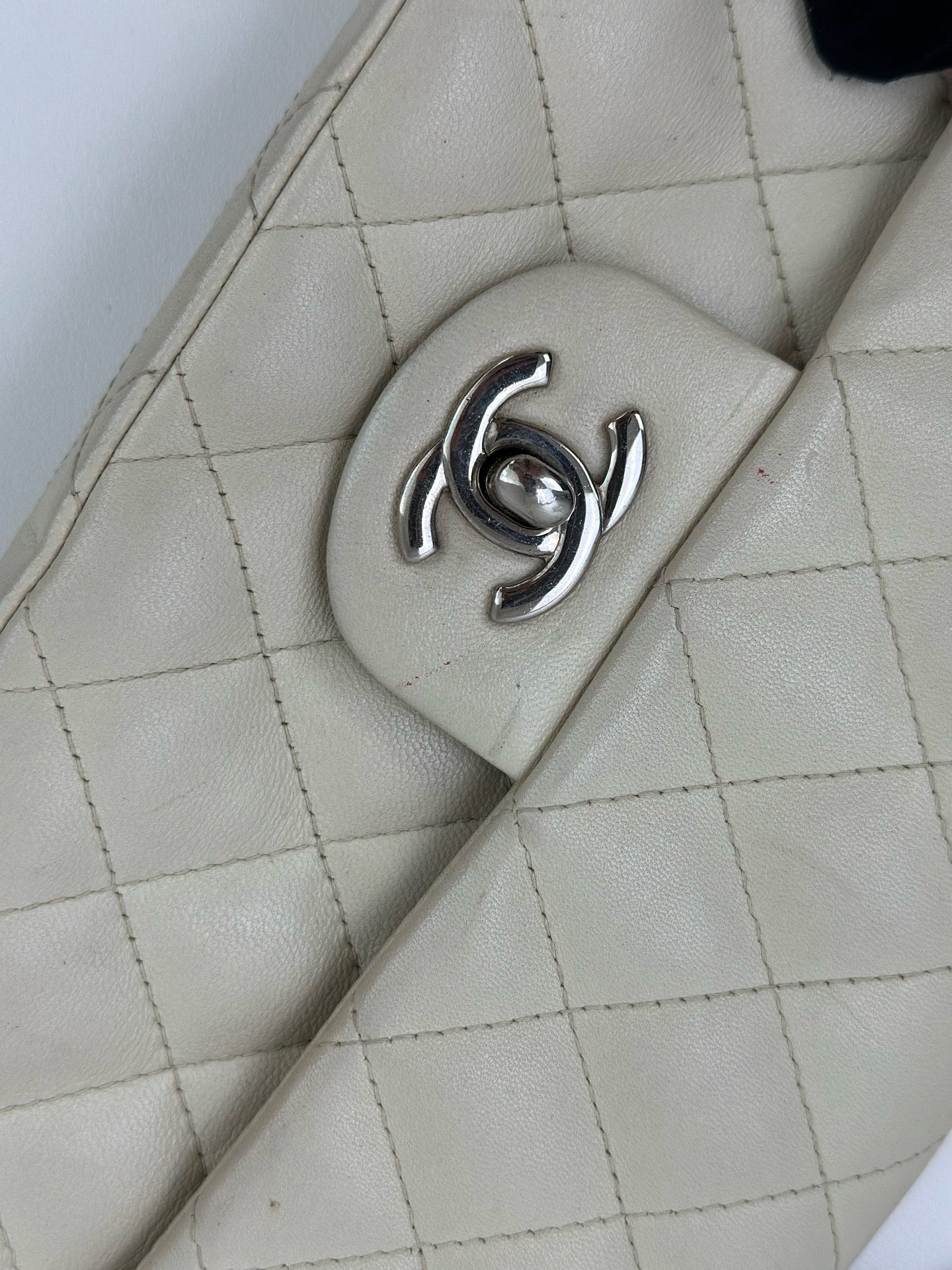 Chanel - Other - Leather - White - (mini)