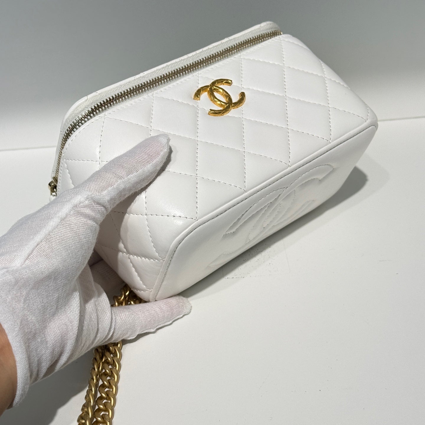 Chanel - Other - Leather - White - (mini)