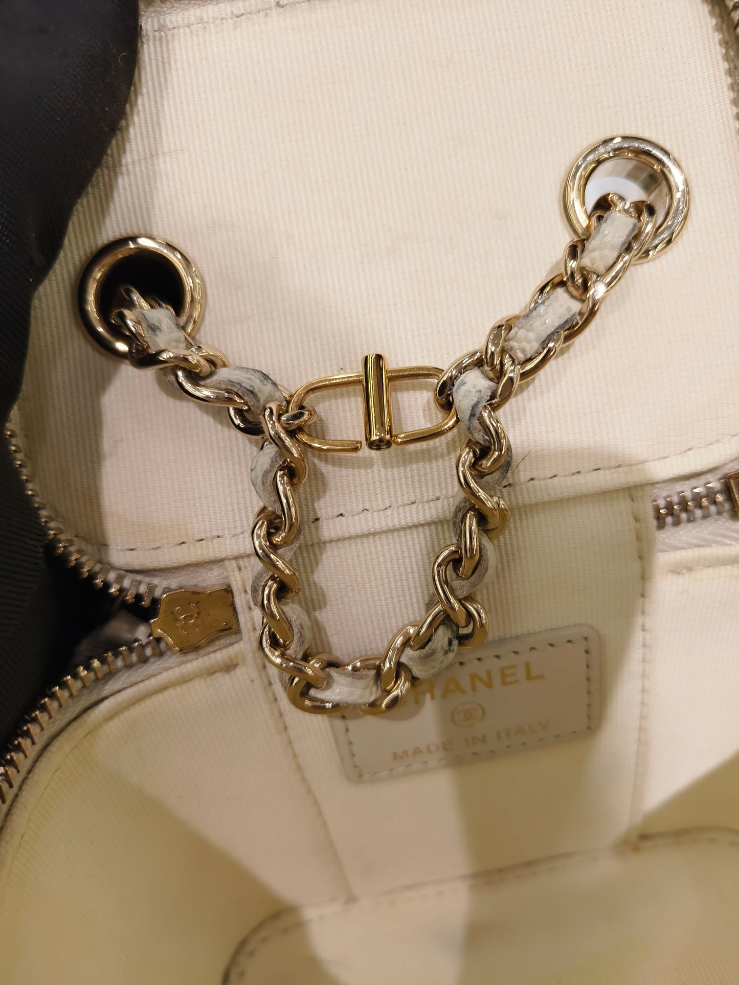 Chanel - Other - Leather - White - (mini)