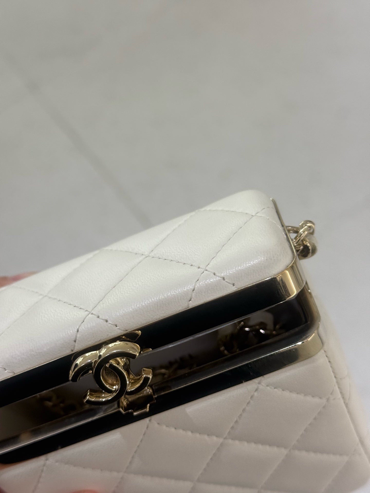 Chanel - Other - Leather - White - (mini)