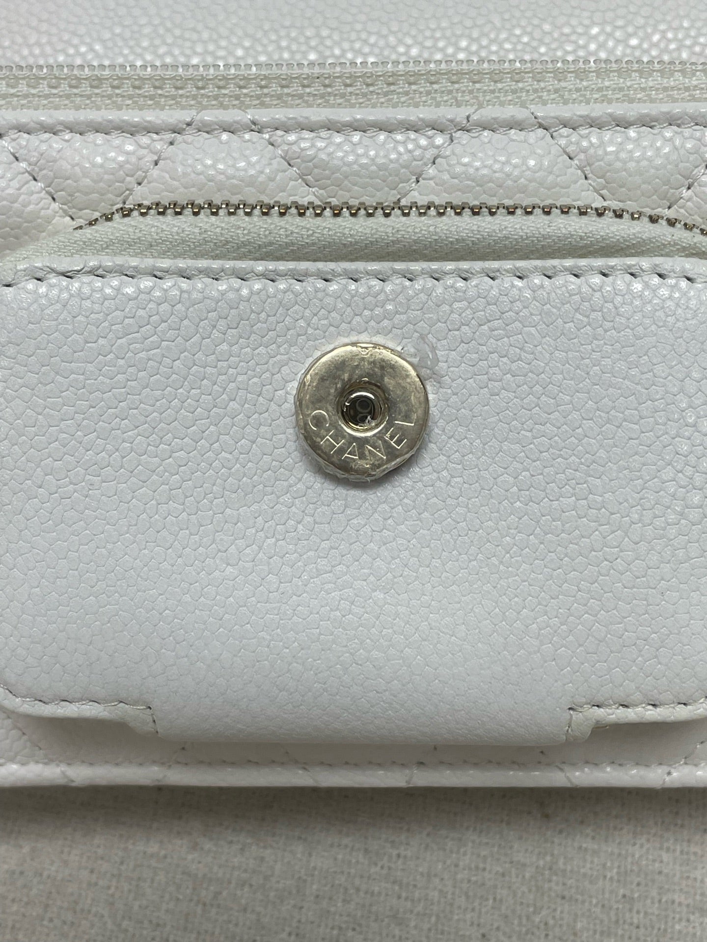 Chanel - Other - Leather - White - (mini)