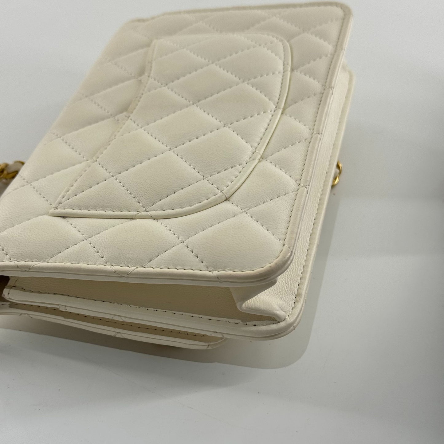 Chanel - Other - Leather - White - (mini)