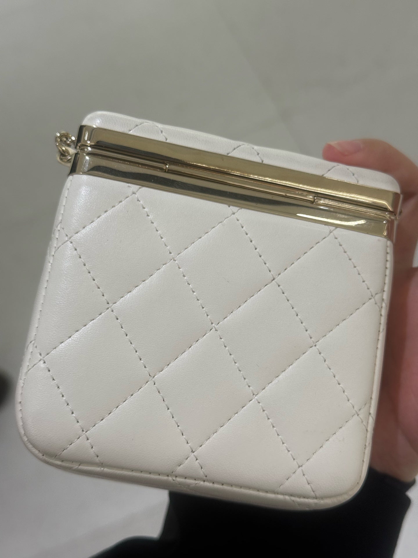 Chanel - Other - Leather - White - (mini)