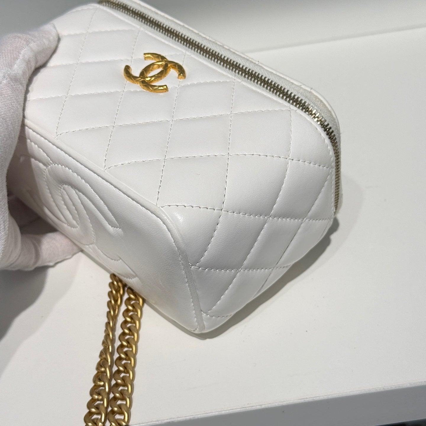 Chanel - Other - Leather - White - (mini)