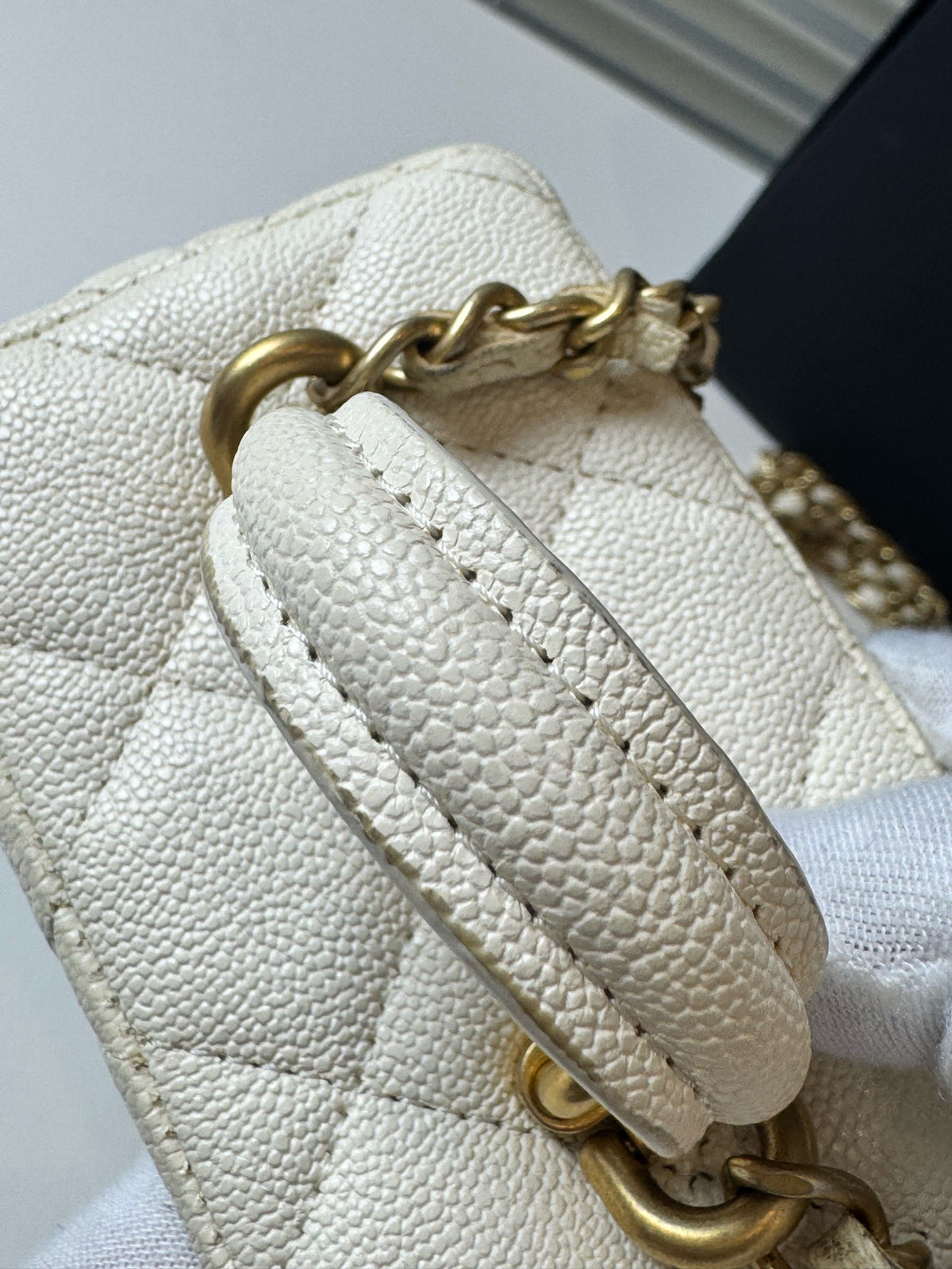 Chanel - Other - Leather - White - (mini)