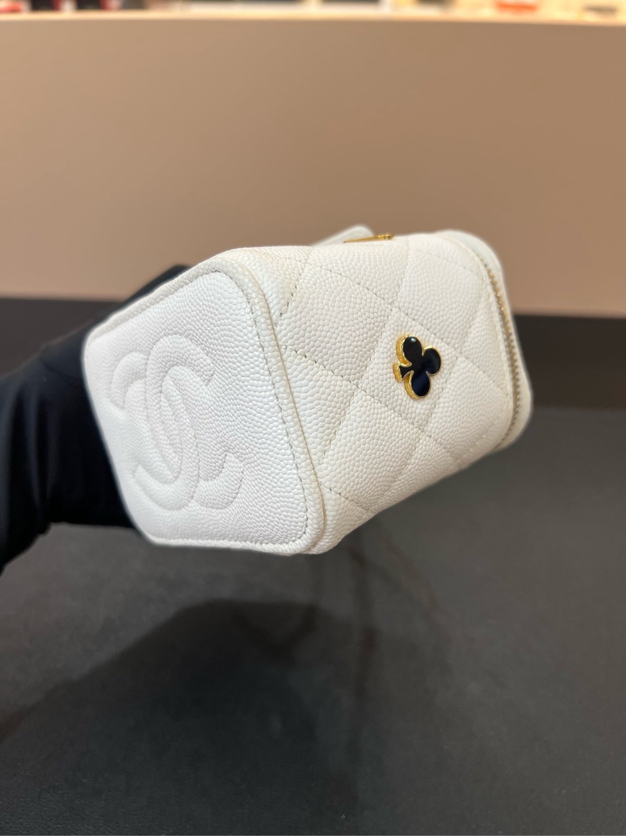 Chanel - Other - Leather - White - (mini)