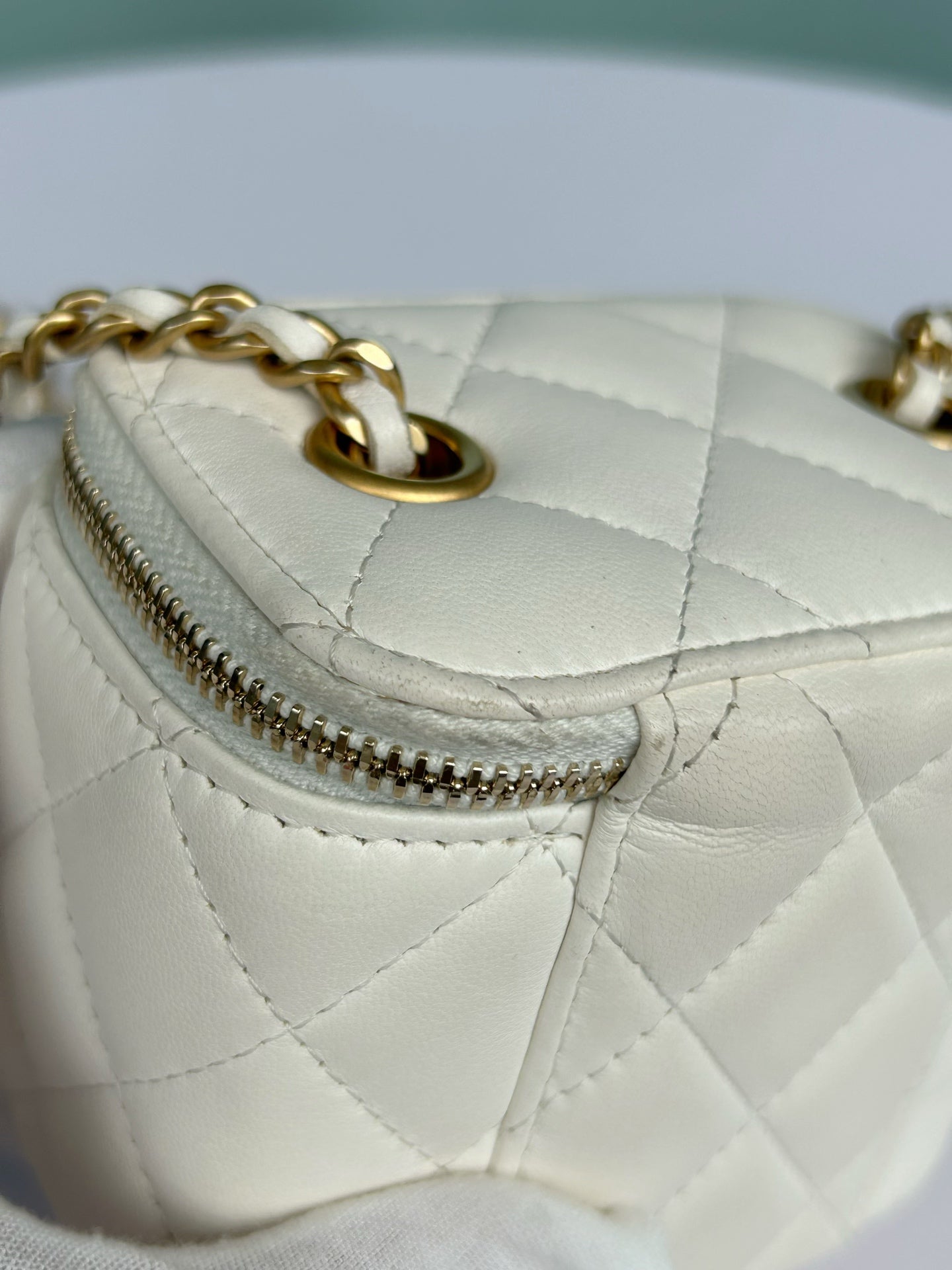Chanel - Other - Leather - White - (mini)