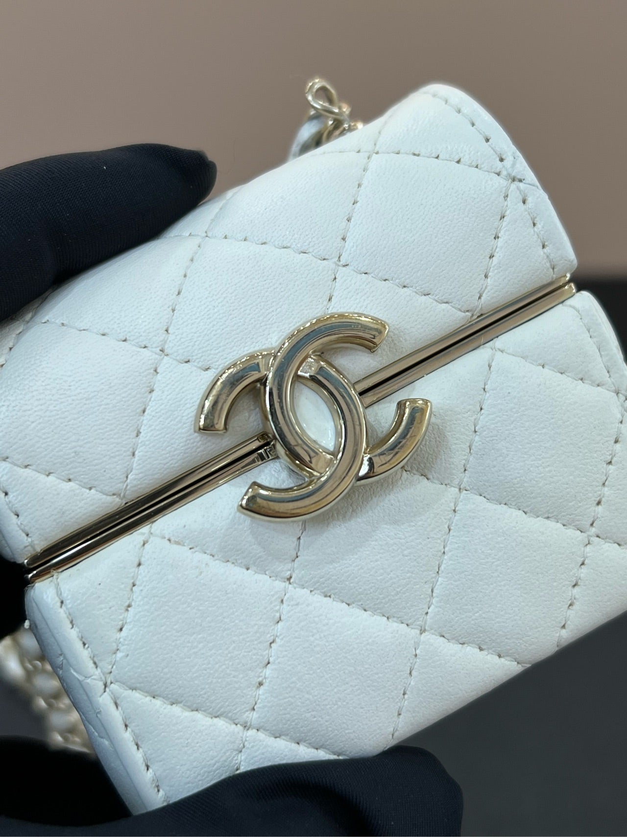Chanel - Other - Leather - White - (mini)