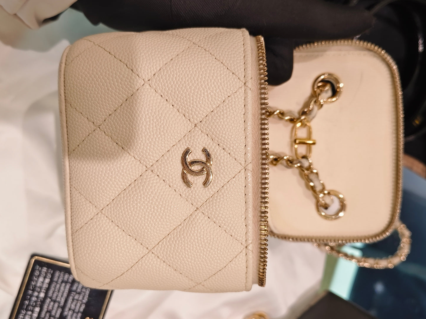 Chanel - Other - Leather - White - (mini)