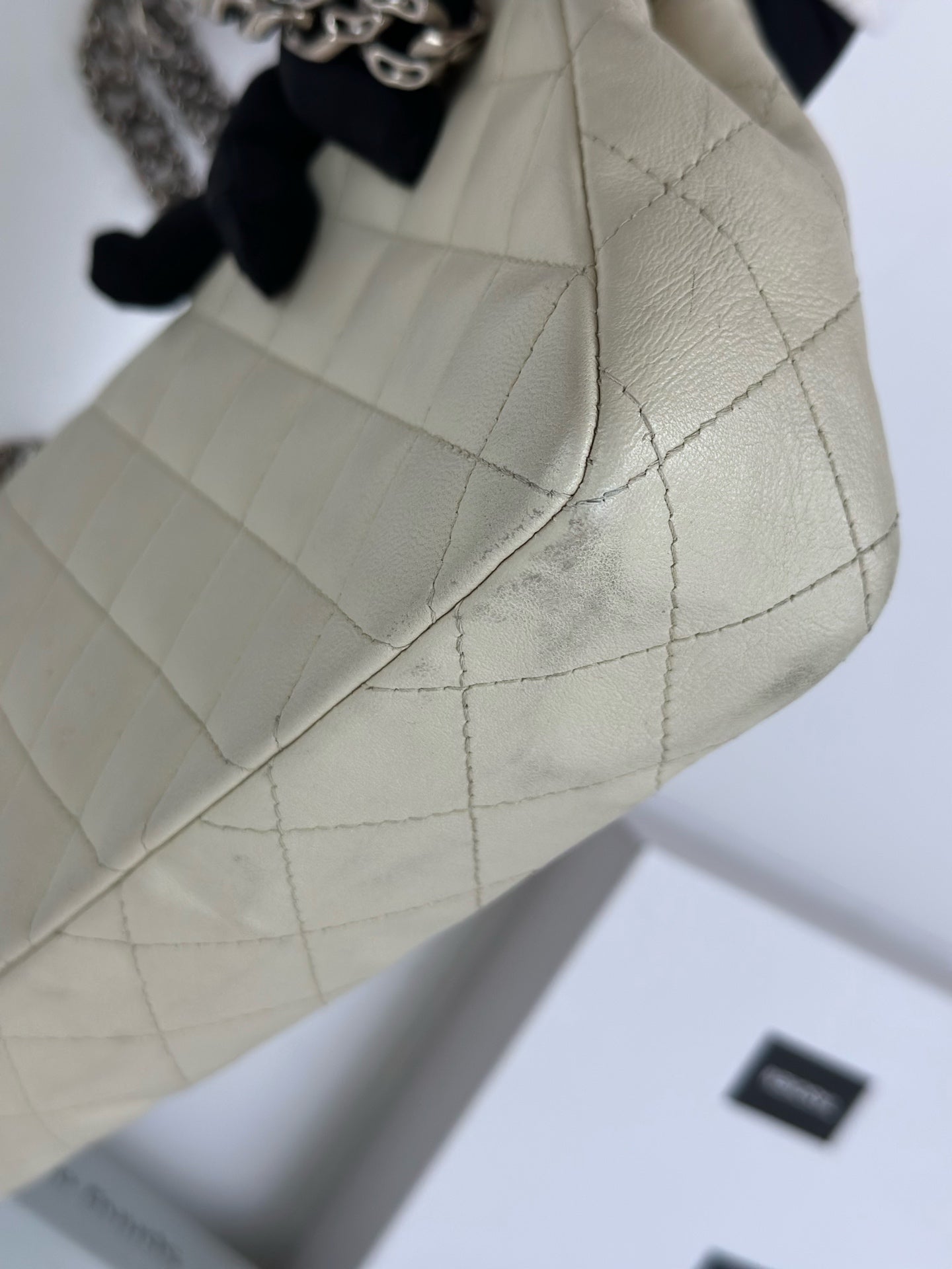 Chanel - Other - Leather - White - (mini)