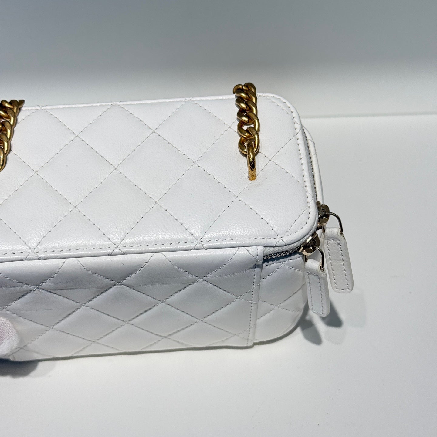 Chanel - Other - Leather - White - (mini)