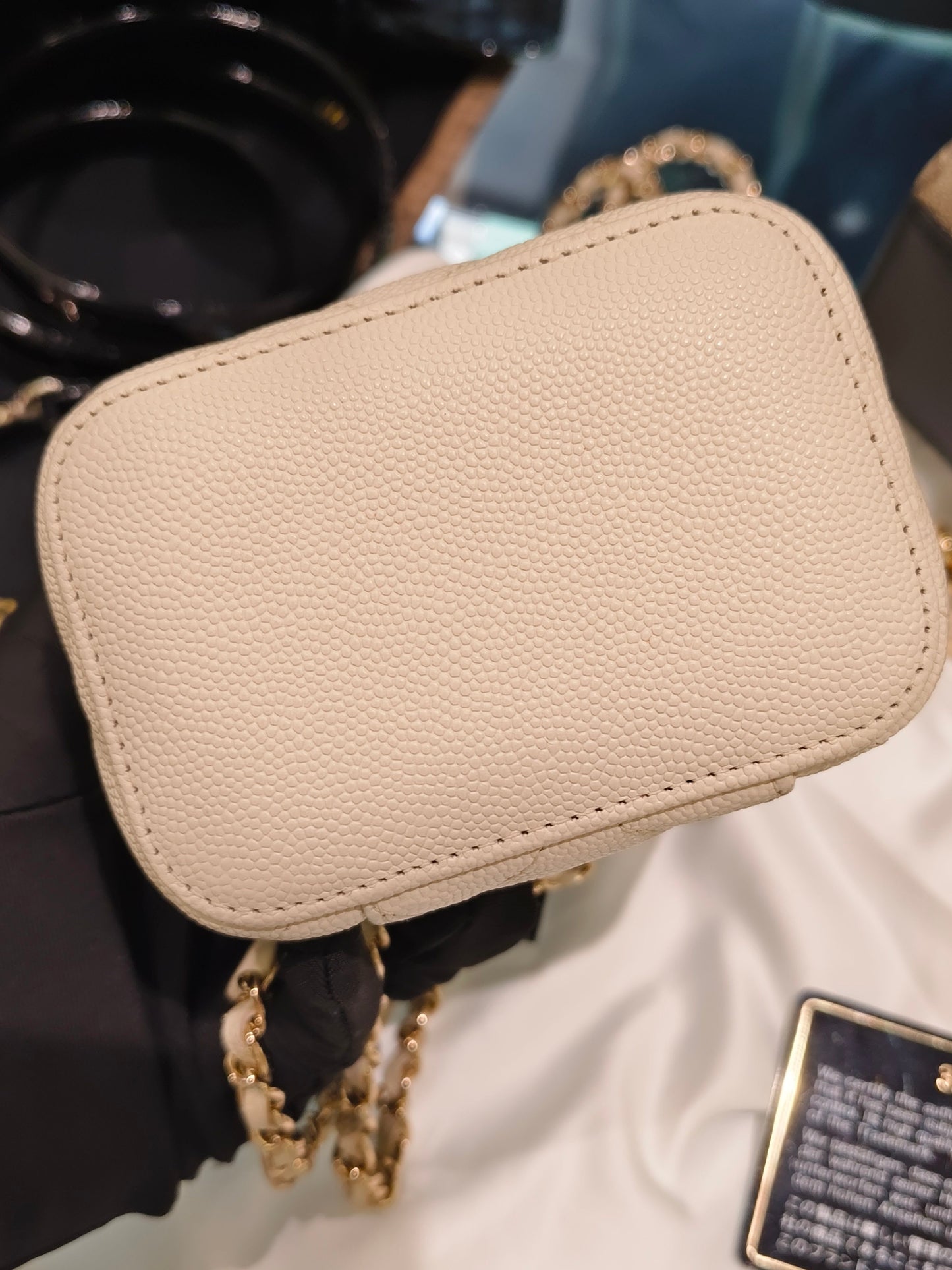 Chanel - Other - Leather - White - (mini)