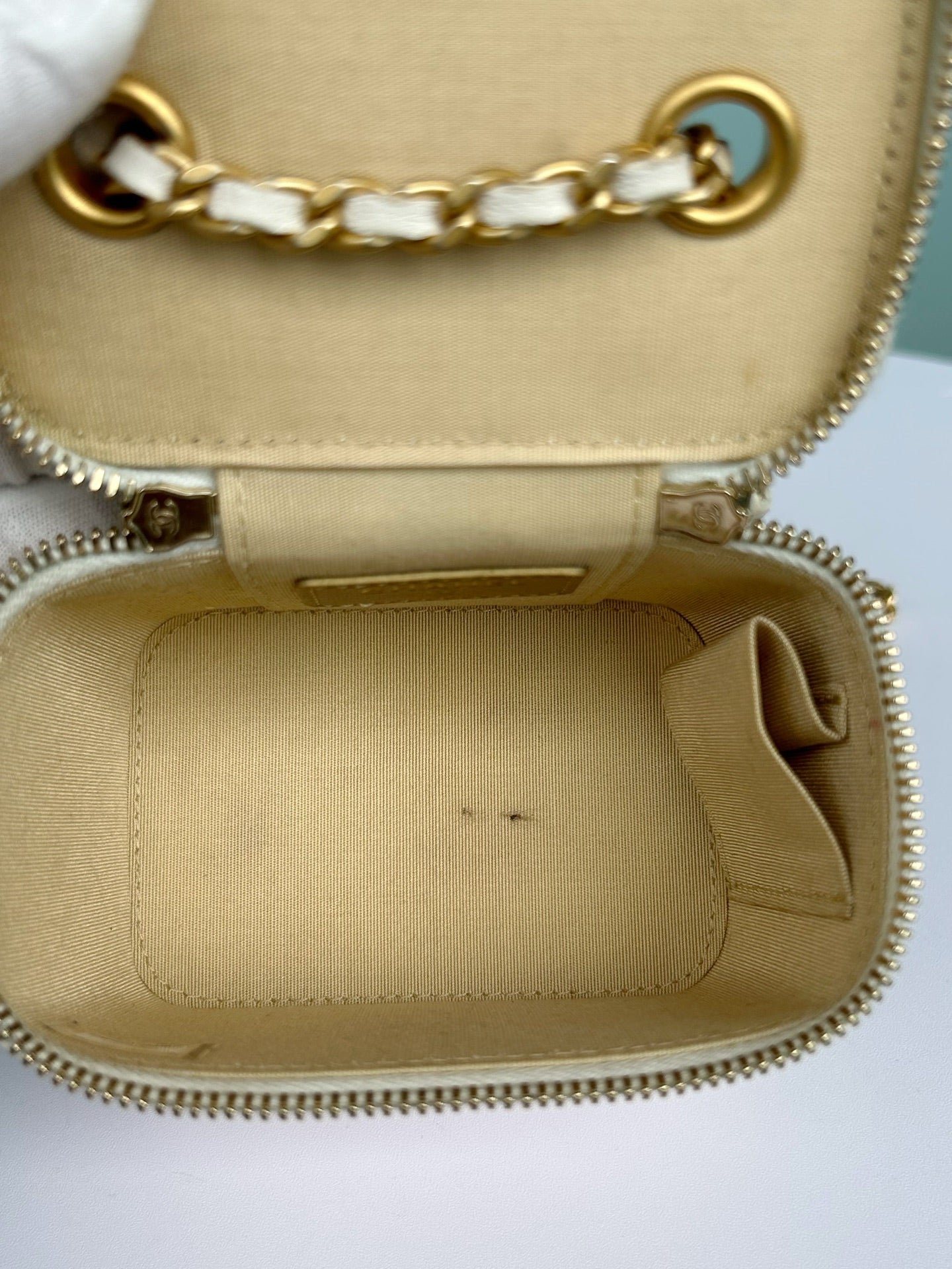 Chanel - Other - Leather - White - (mini)
