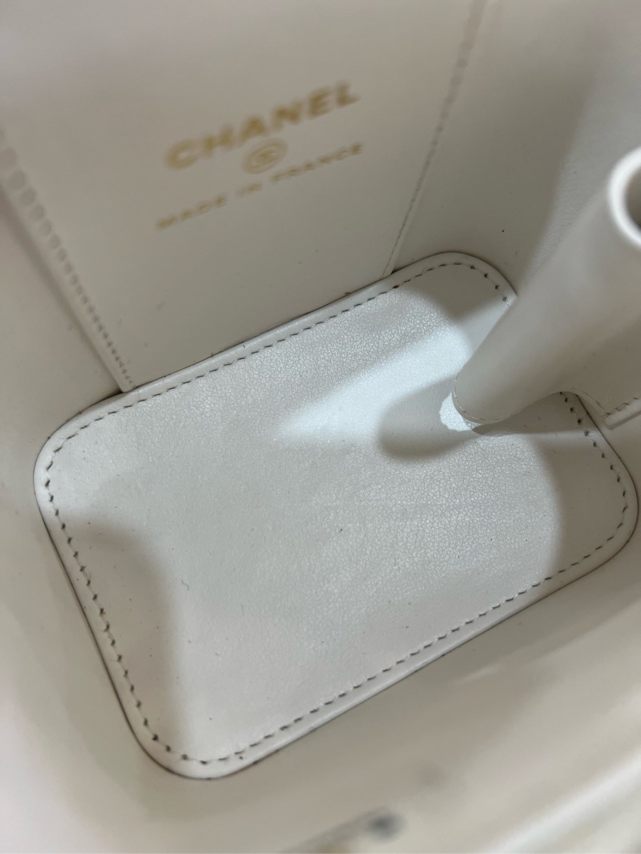 Chanel - Other - Leather - White - (mini)
