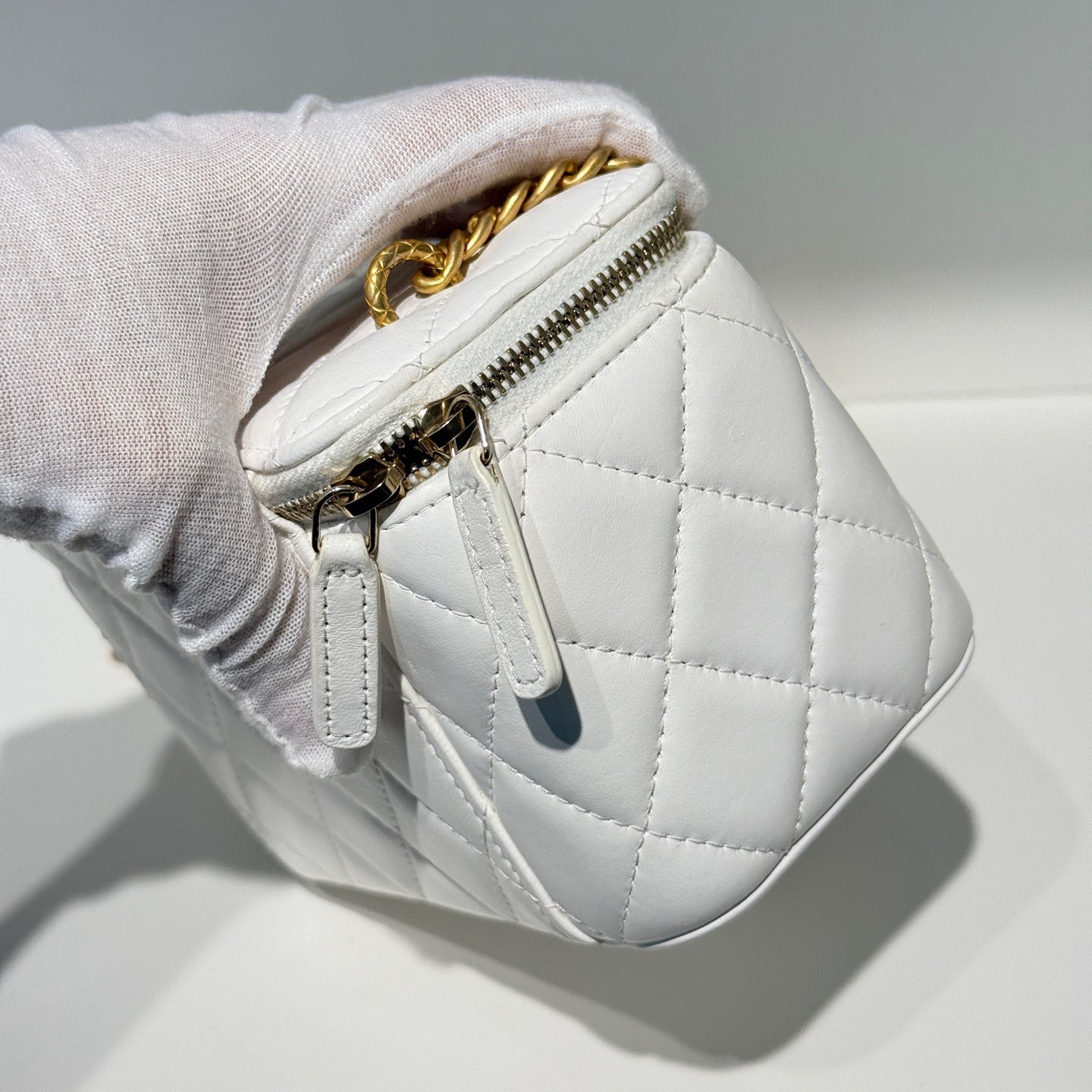 Chanel - Other - Leather - White - (mini)