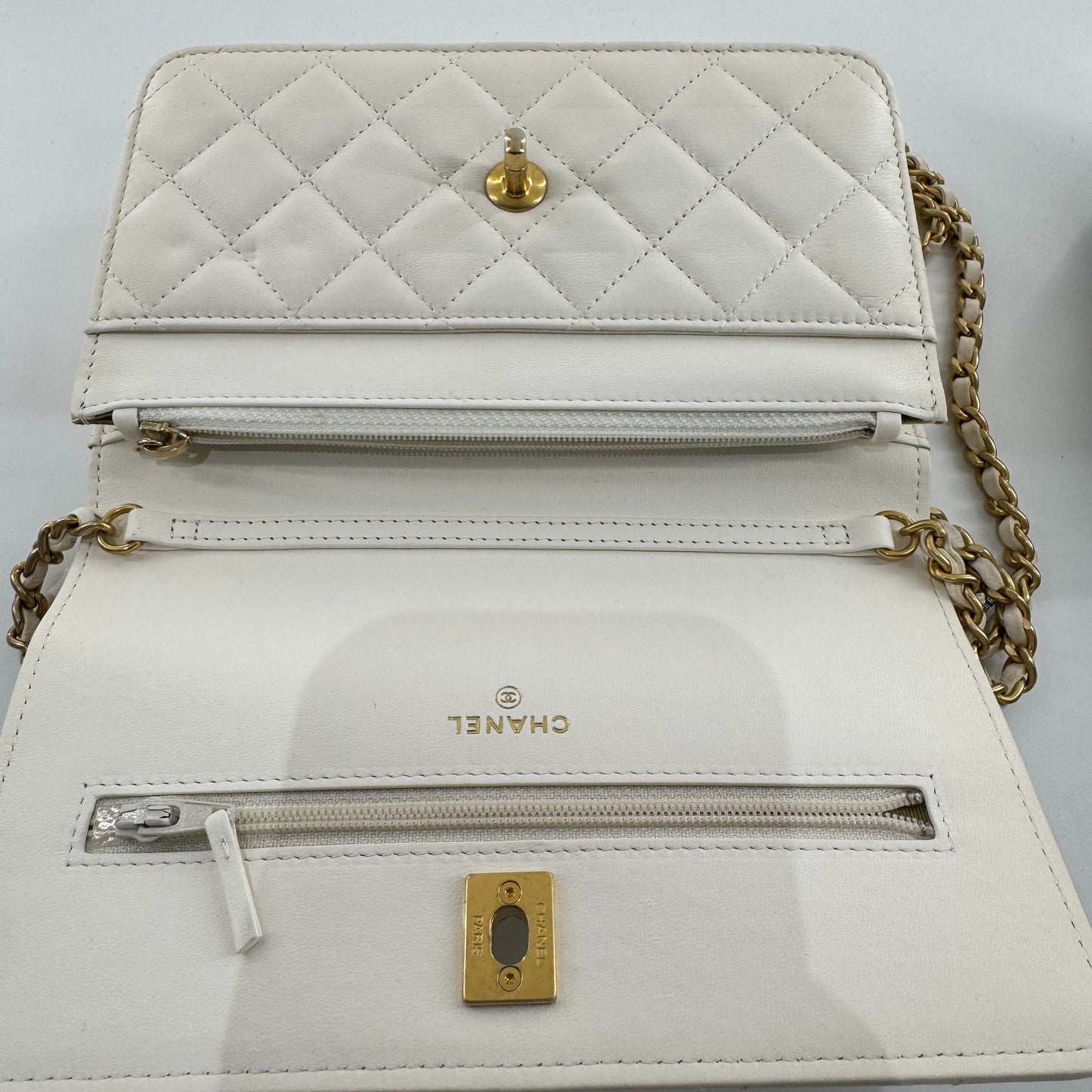 Chanel - Other - Leather - White - (mini)
