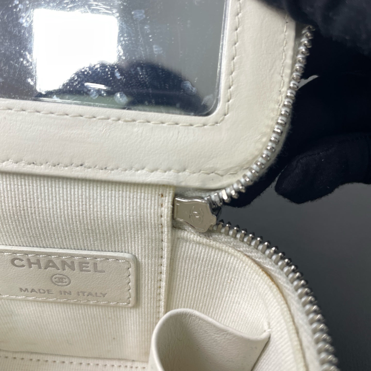 Chanel - Other - Leather - White - (mini)