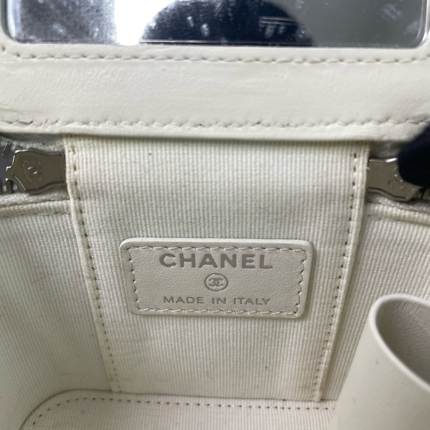 Chanel - Other - Leather - White - (mini)