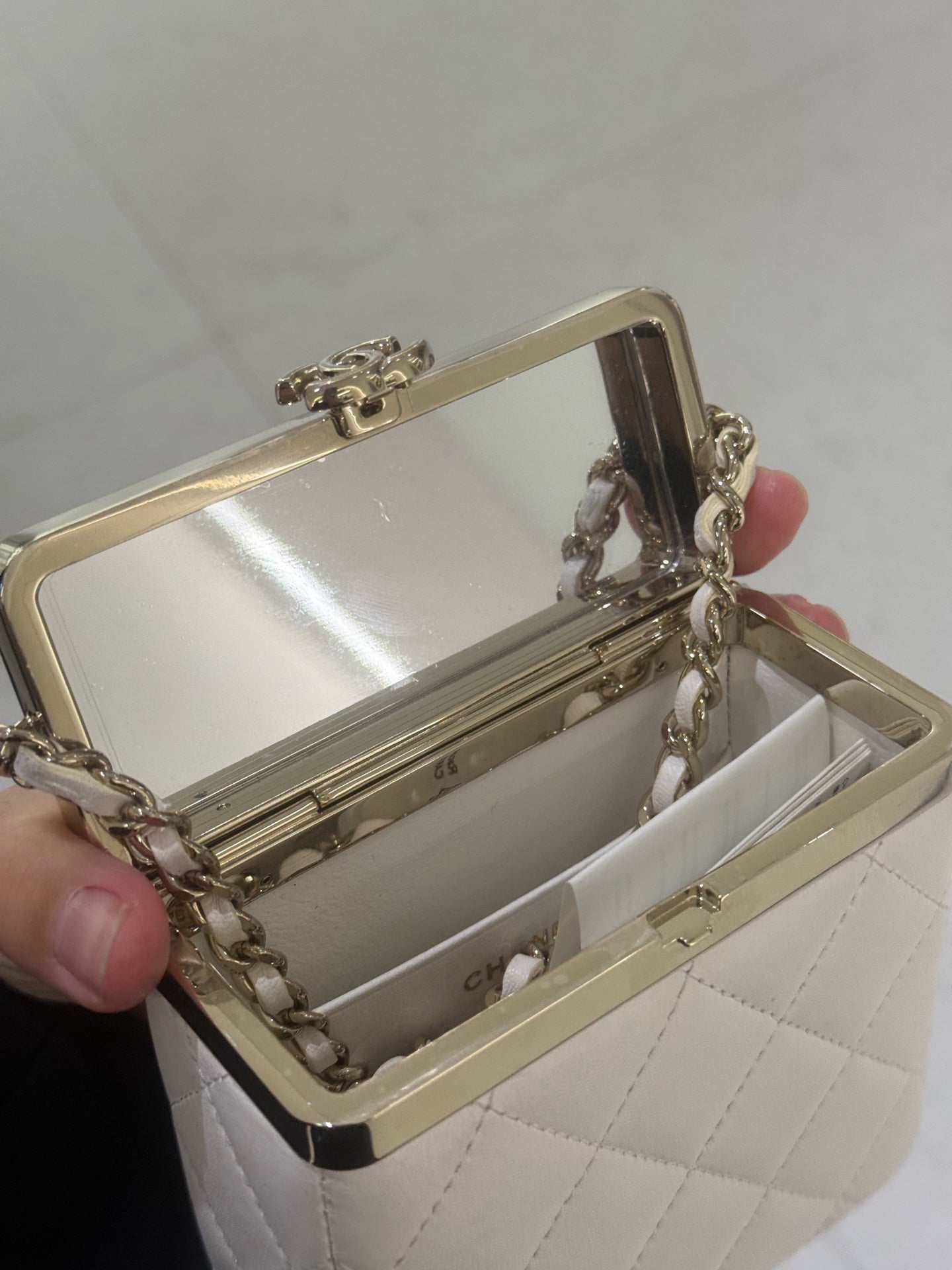 Chanel - Other - Leather - White - (mini)