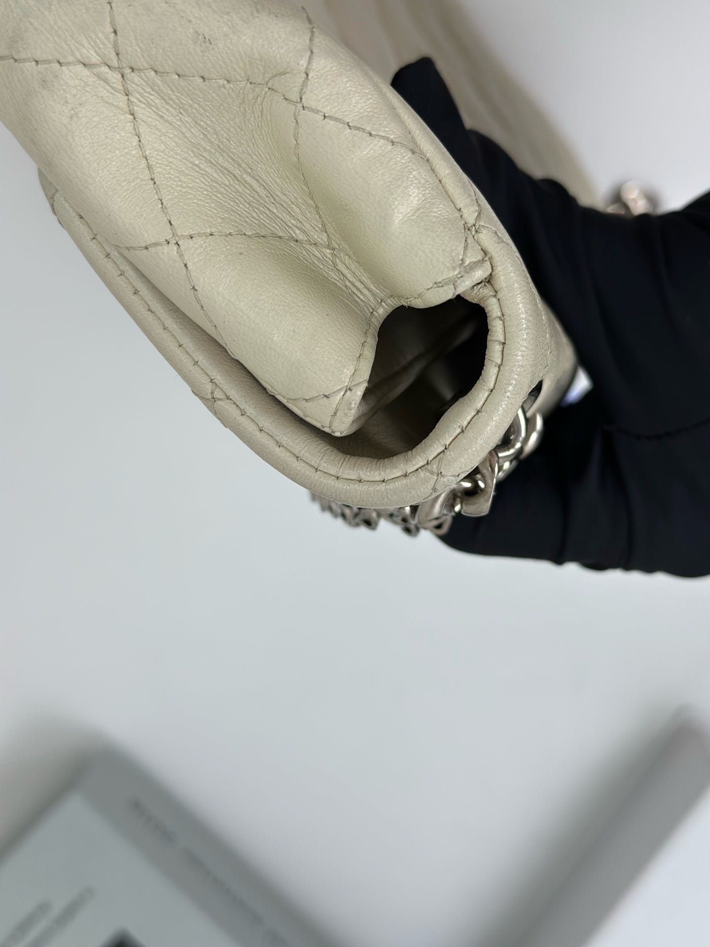 Chanel - Other - Leather - White - (mini)