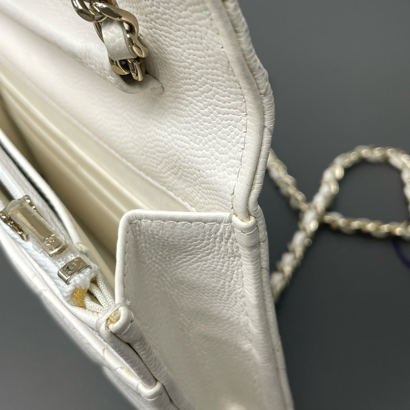 Chanel - Other - Leather - White - (mini)