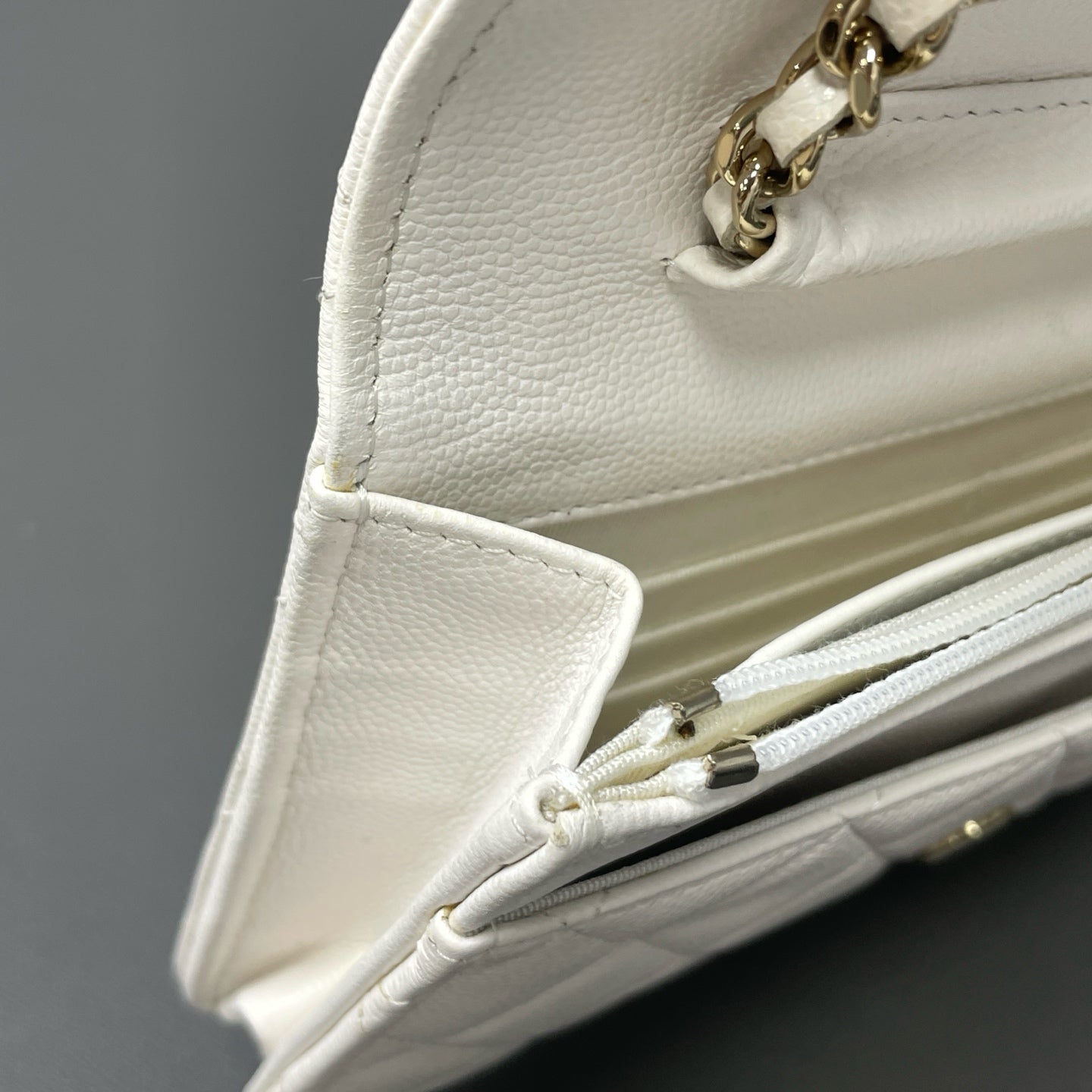 Chanel - Other - Leather - White - (mini)