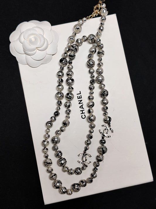 Chanel - Other - Metal alloy components with faux-pearl-style beads and black decoration - Multicolour