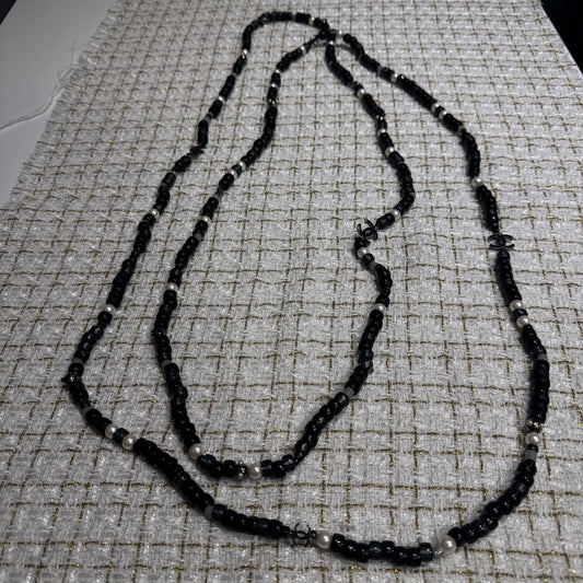 Chanel - Other - Metal alloy findings with black and grey beads and pearl-like beads; exact bead compositions are unconfirmed. - Multicolour - (120 cm)