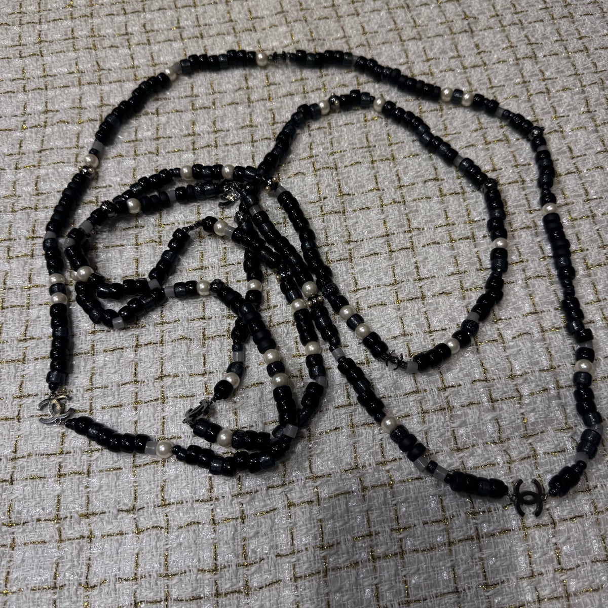 Chanel - Other - Metal alloy findings with black and grey beads and pearl-like beads; exact bead compositions are unconfirmed. - Multicolour - (120 cm)