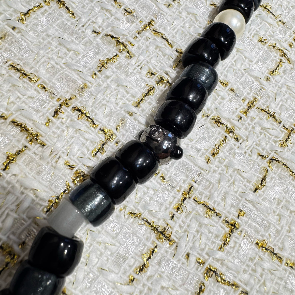 Chanel - Other - Metal alloy findings with black and grey beads and pearl-like beads; exact bead compositions are unconfirmed. - Multicolour - (120 cm)